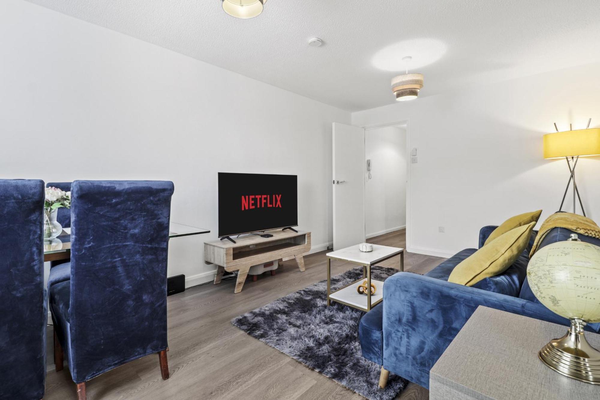 Serviced Apartment In Kettering Town Center - Stylish 2 Bedroom Apartment, Sleeps 4, Free Parking, Wifi, Sky, Netflix Northampton Esterno foto